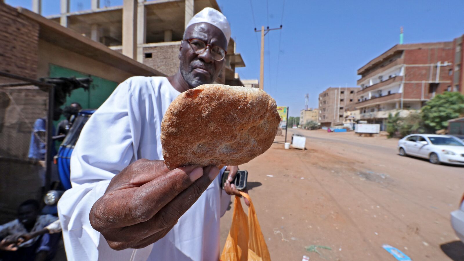 غلاء بلا سقف.. كيف يلتهم انهيار الجنيه قوت السودانيين؟